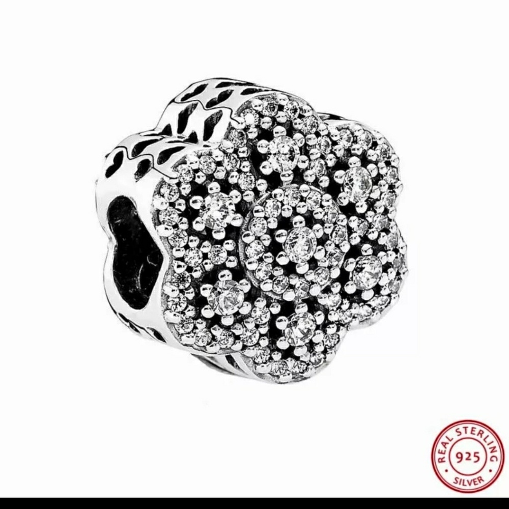Flower charm bead.